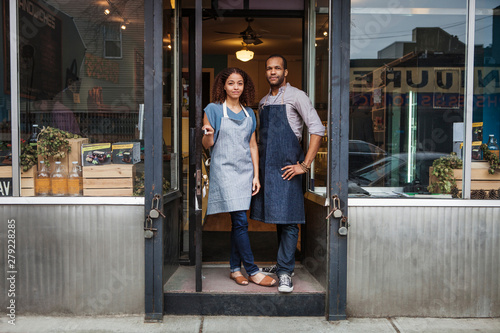 Картината върху платно Portrait of owners standing in doorway