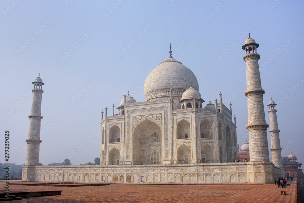 View of Taj Mahal in early morning, Agra, Uttar Pradesh, India.