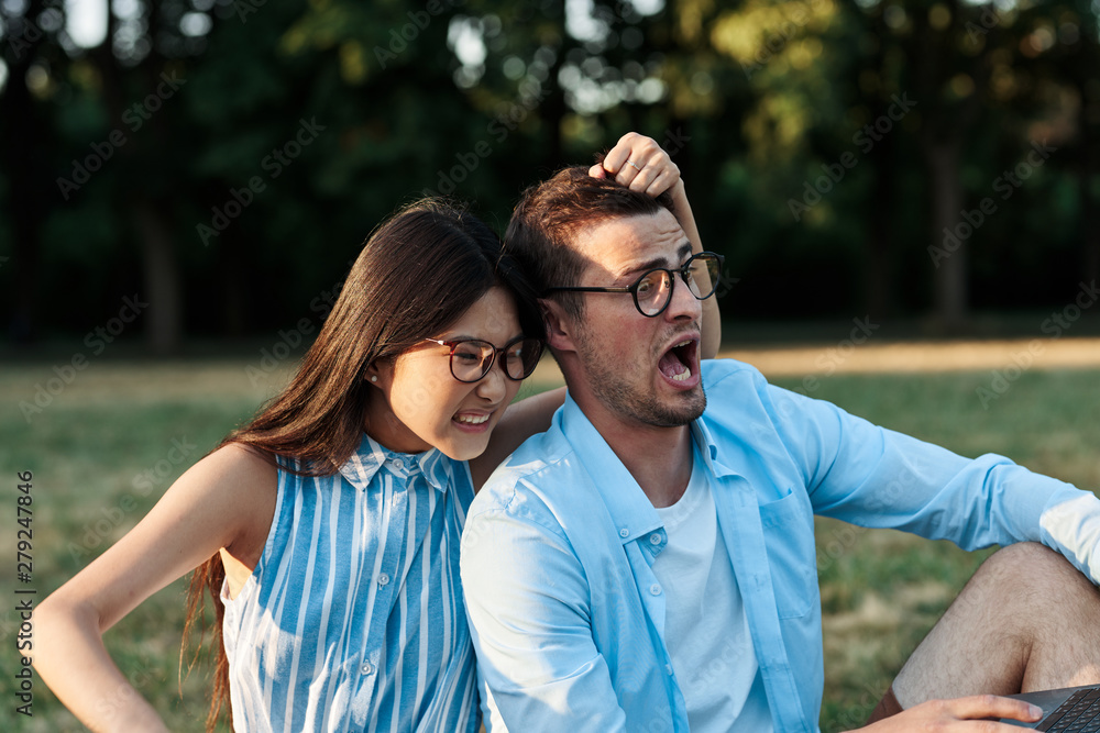 Obraz premium couple in park