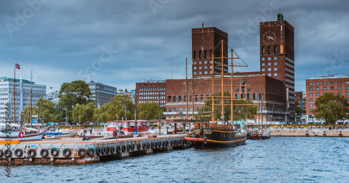 Photography Widok z promu na ratusz w Oslo