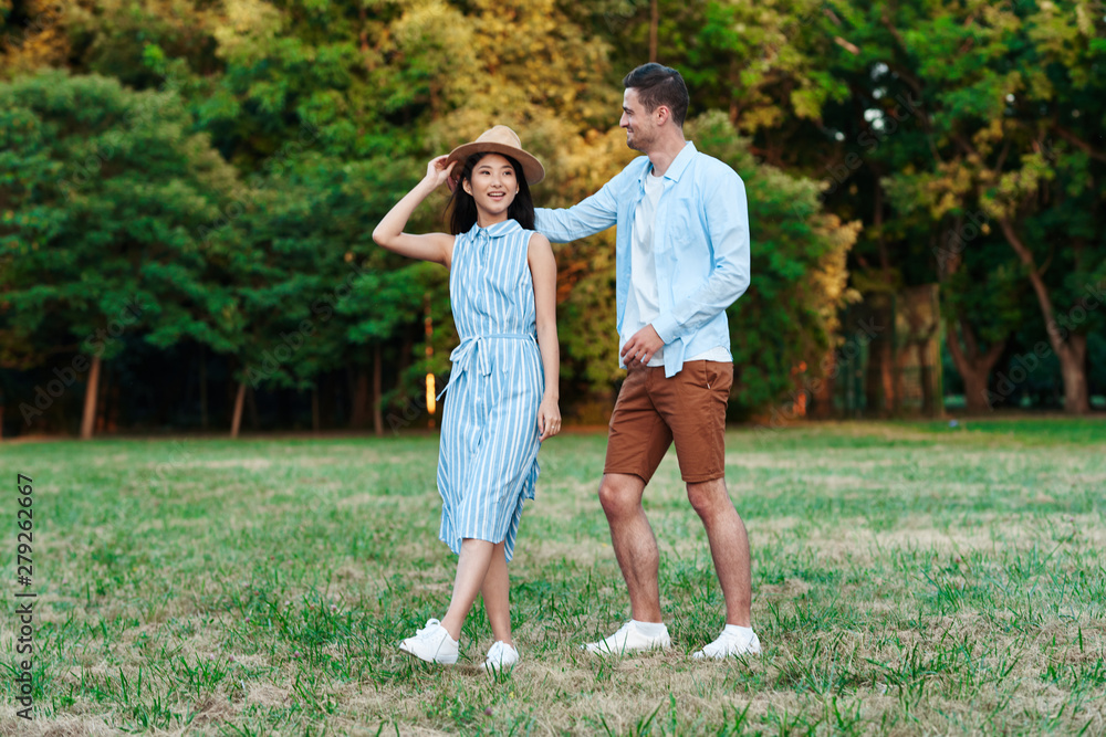 Fototapeta premium happy couple walking in the park