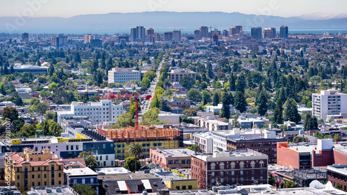 Fotografiet Aerial view of Berkeley and north Oakland on a sunny day; downtown Oakland in th