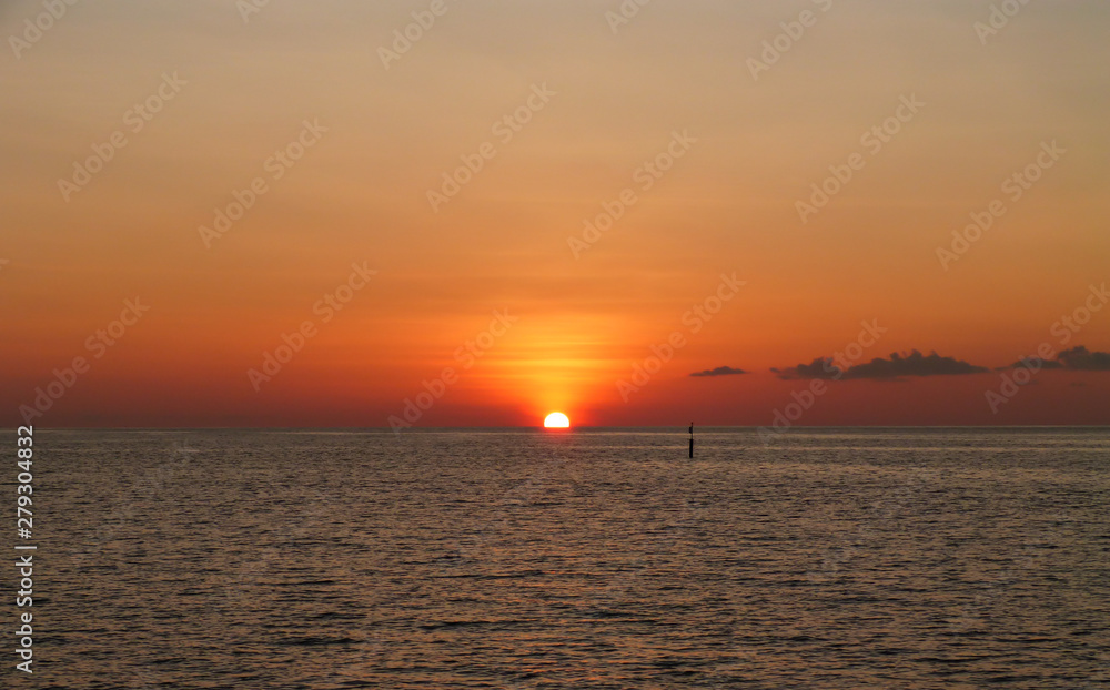 Sonnenuntergang am Strand von den Malediven