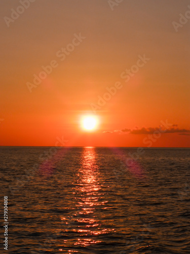 Sonnenuntergang am Strand von den Malediven © Natascha