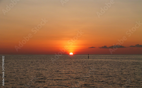 Sonnenuntergang am Strand von den Malediven