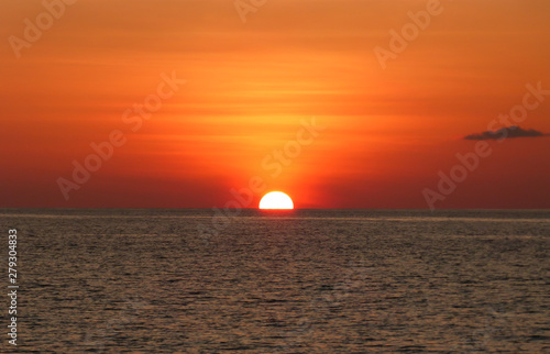 Sonnenuntergang am Strand von den Malediven