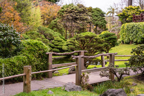 Canvas Print Autumn picture of Japanese Tea Garden in San Francisco.