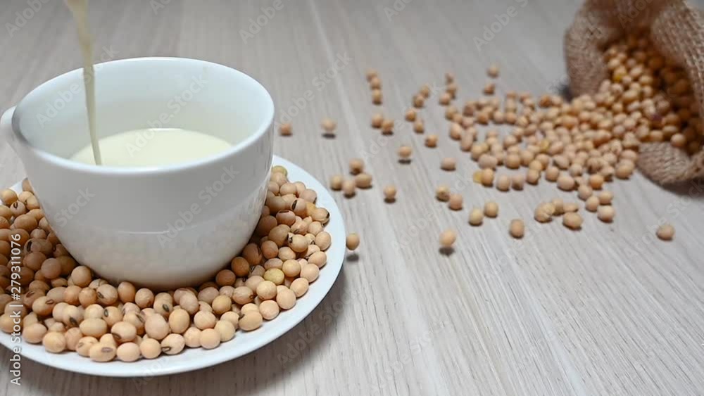Cereals, soy nutrients that contain minerals and vitamins to strengthen the body for health. Cereals, soy nutrients that contain minerals and vitamins to strengthen the body for health.
