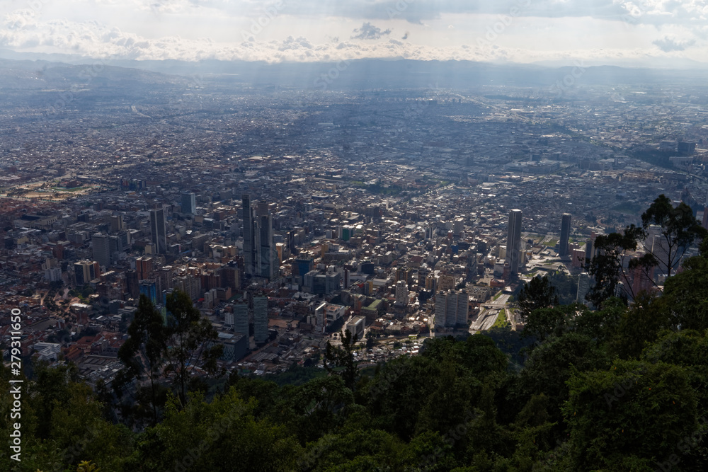 Panorama Bogoty ze wzgórza Monserrate - obrazy, fototapety, plakaty 
