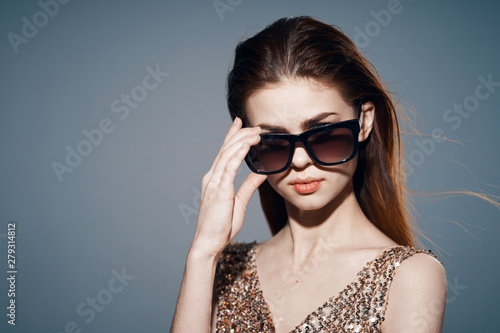 Wallpaper Mural portrait of young woman in sunglasses Torontodigital.ca