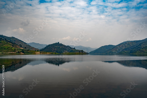 Bunyonyi-See Lake Bunyonyi Uganda © Dominik