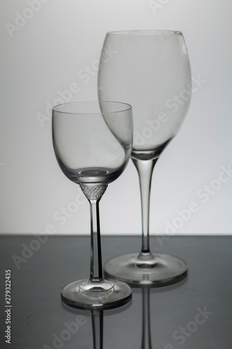 Two wine glasses black and white © Petteri