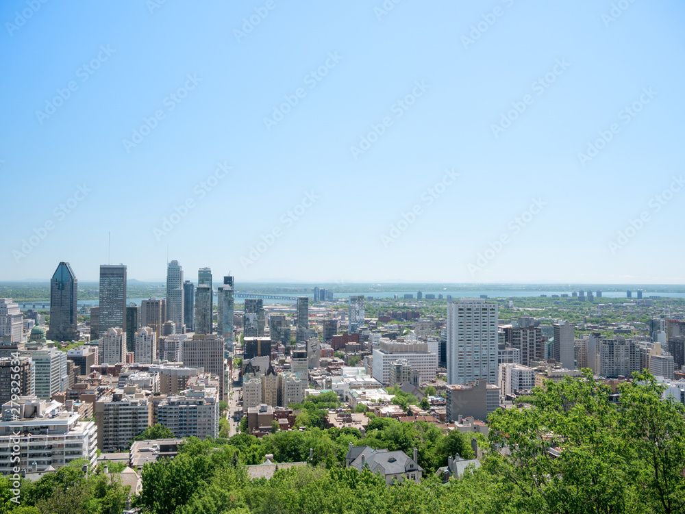 Obraz premium Scenic view of Montreal, Canada, in the middle of summer