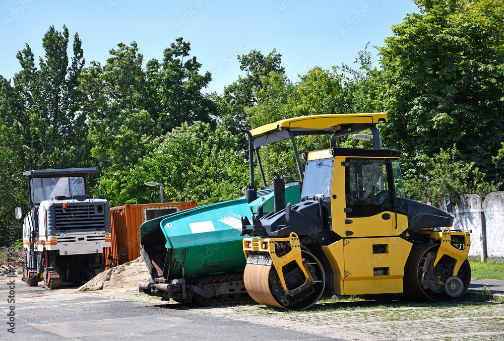 Steam roller at the road construction