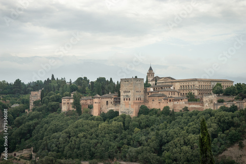 Alhambra paisaje albaycin pomo decoración árabe en Granada © glizondo