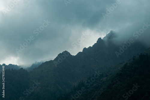 Clouds covering the mountains in the Kedarnath, India © Shiv Mer