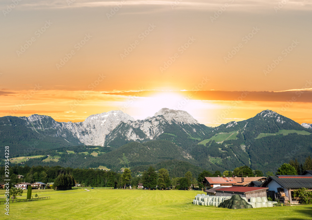 Hoher Göll in den Berchtesgadener Alpen bei Sonnenuntergang - obrazy, fototapety, plakaty 