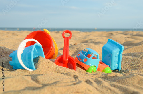 vacances plage sable jouets enfant soleil