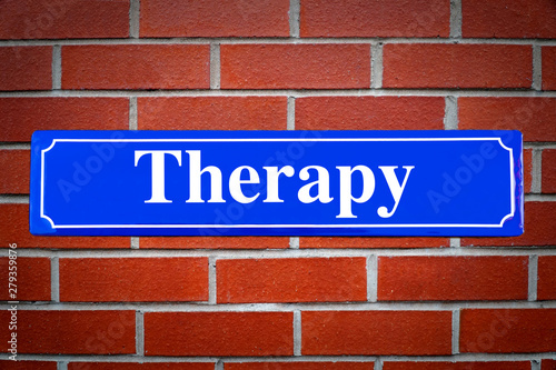 Therapy street sign on brick wall © Daniel Ernst