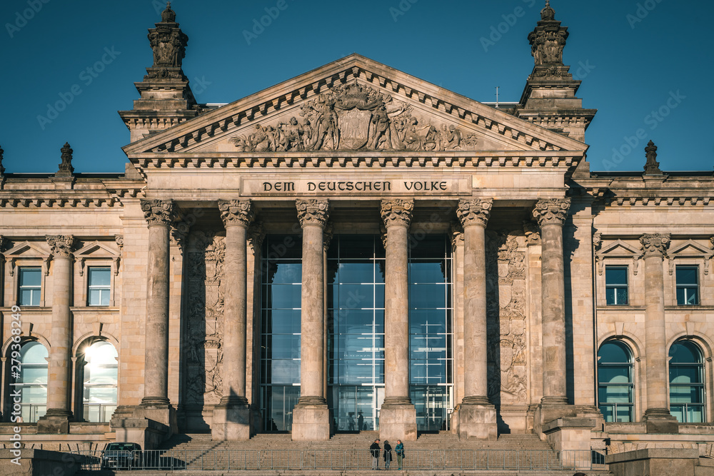 Obraz premium Reichstag building, historic edifice in Berlin