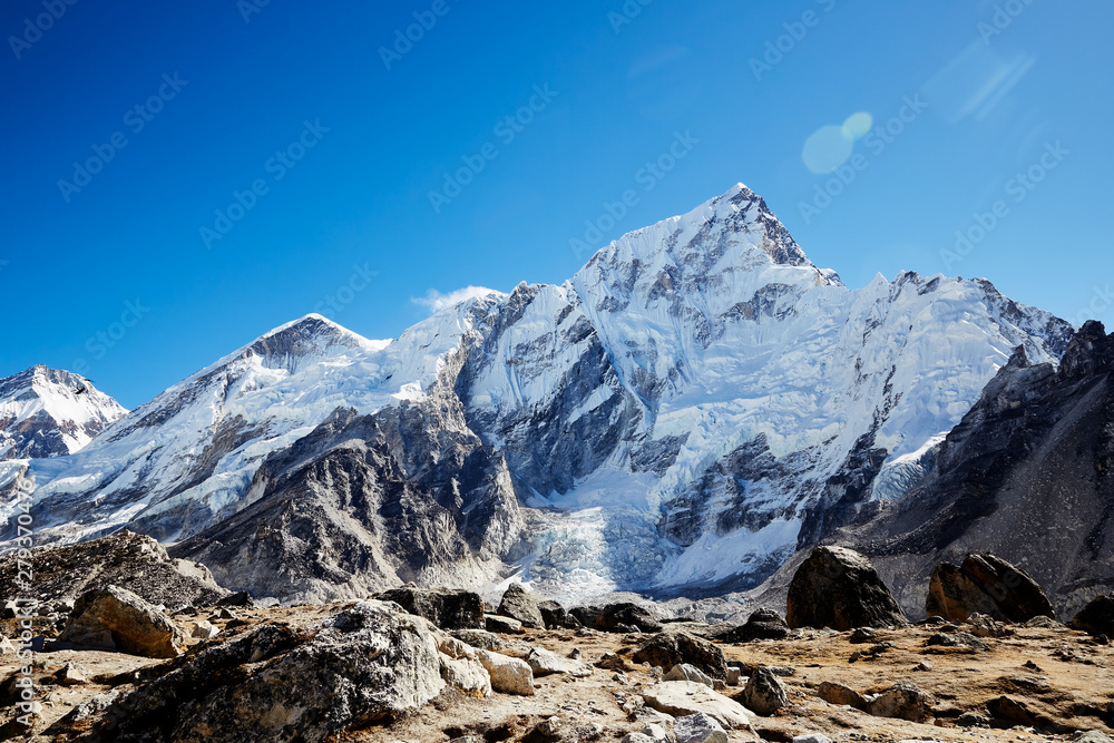 Obraz premium Himalayas mountain landscape. A steep snowy peak on a beautiful sunny day.