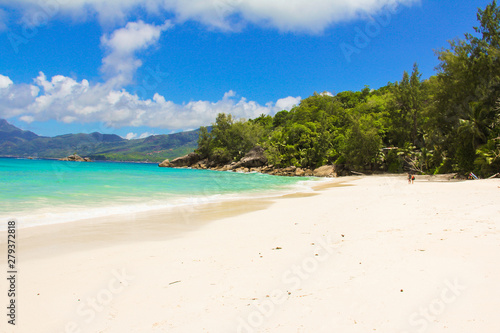 Fototapeta Naklejka Na Ścianę i Meble -  Landscape of beautiful tropical beach at Seychelle island