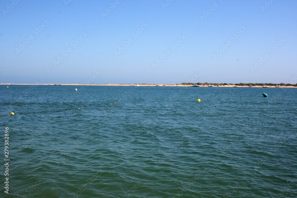 Obraz premium calm sea with blue sky 