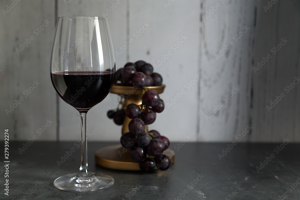 glass of red wine and bunch of red grapes