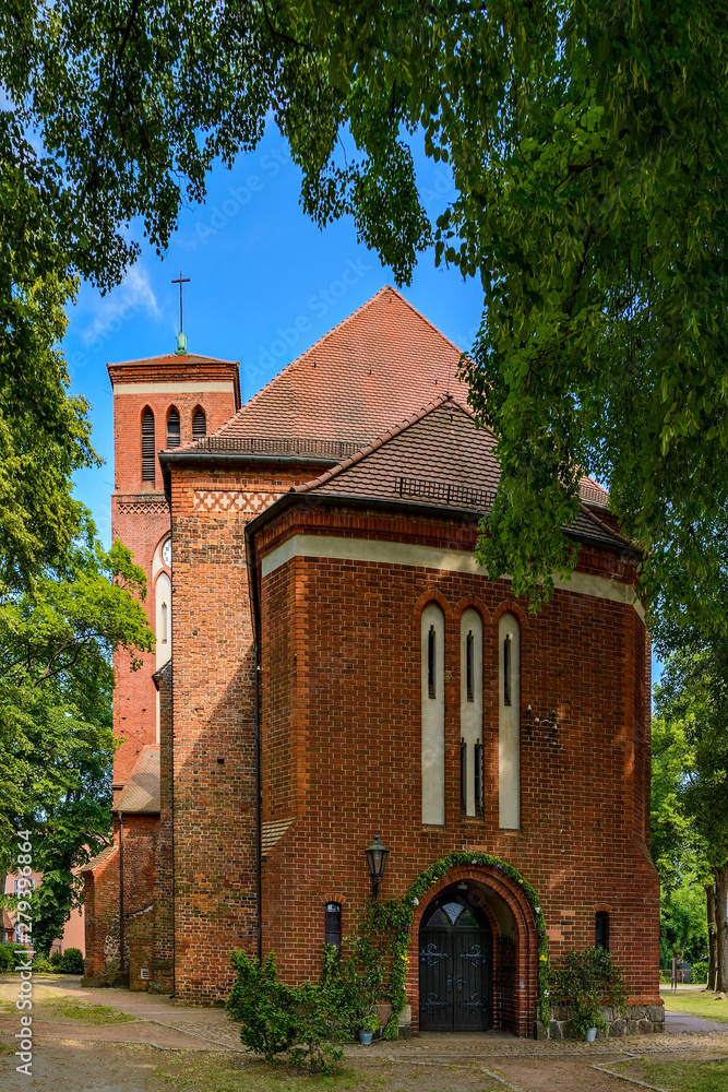 Denkmalgeschützte Pfarrkirche In der Altstadt von Storkow/Mark, Blick von Nordosten