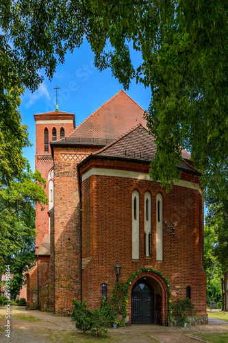 Denkmalgeschützte Pfarrkirche In der Altstadt von Storkow/Mark, Blick von Nordosten © ebenart