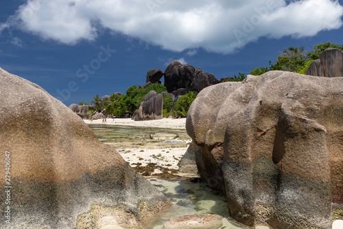 Bilderbuchstrand Anse Source D'Argent auf den Seychellen mit weissem Sand und Granitfelsen
