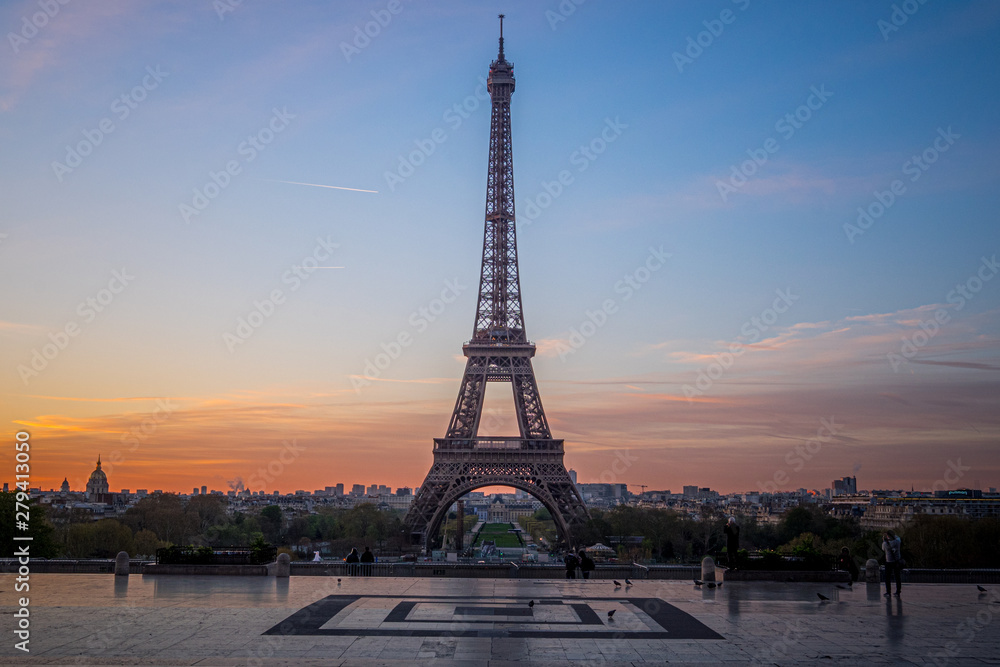 Naklejka premium Widok na Wieżę Eiffla z Palais de Chaillot, Paryż, Francja