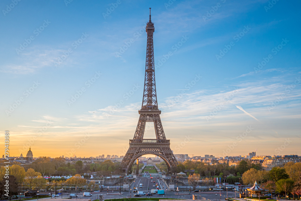 Naklejka premium A view of the Eiffel Tower from Palais de Chaillot, Paris, France