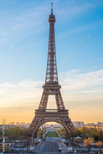 Fototapeta Naklejka Na Ścianę i Meble -  A view of the Eiffel Tower from Palais de Chaillot, Paris, France