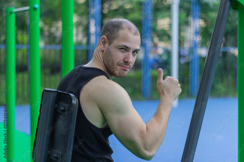 Obraz premium man athlete shows like portrait sport fitness muscular