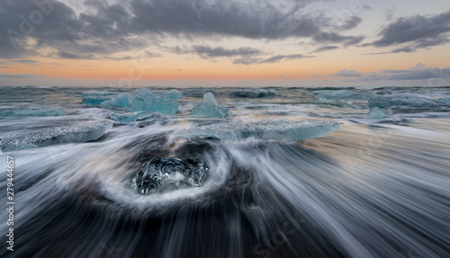 Canvas Print Wave motion, diamond beach, south Iceland