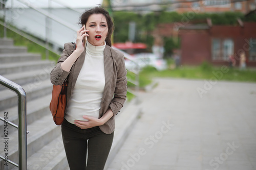 A pregnant woman feels pain on the street