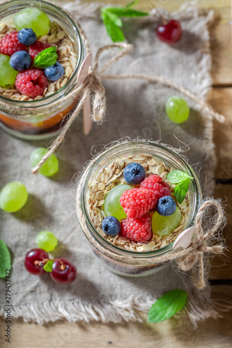 Healthy oat flakes made of yoghurt and fresh berries