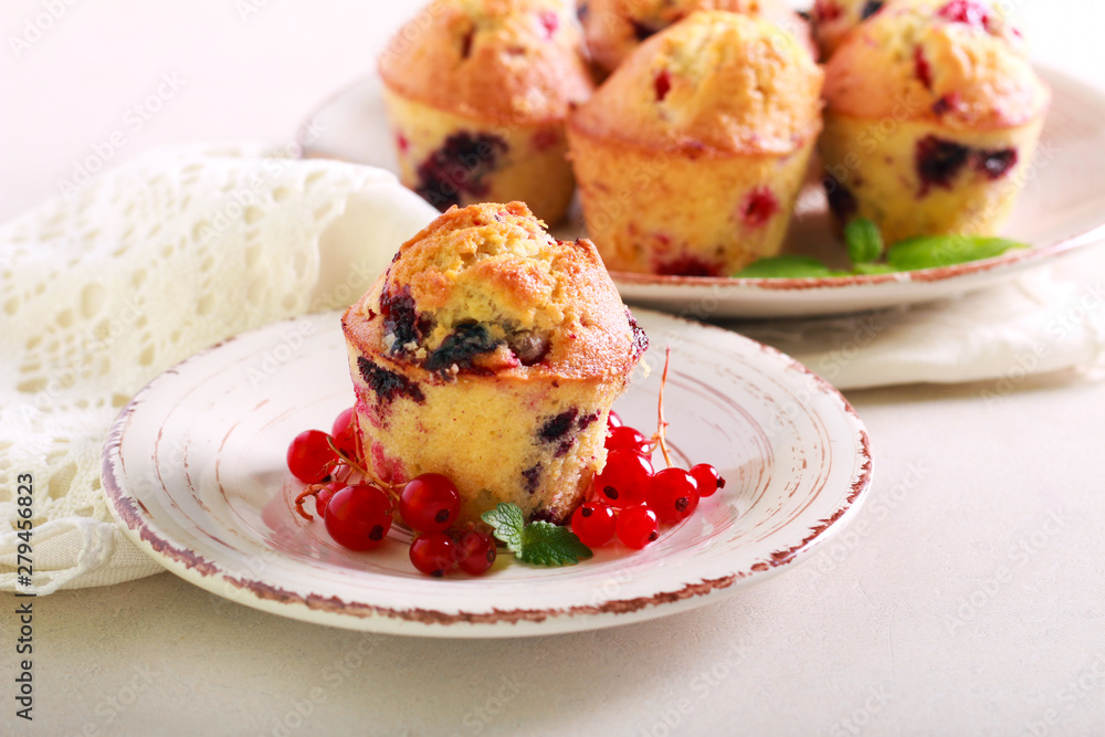 Berry sweet cup cakes served