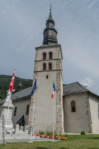 Clocher de l'église Saint Nicolas de Veroce à Saint Gervais les Bains photo