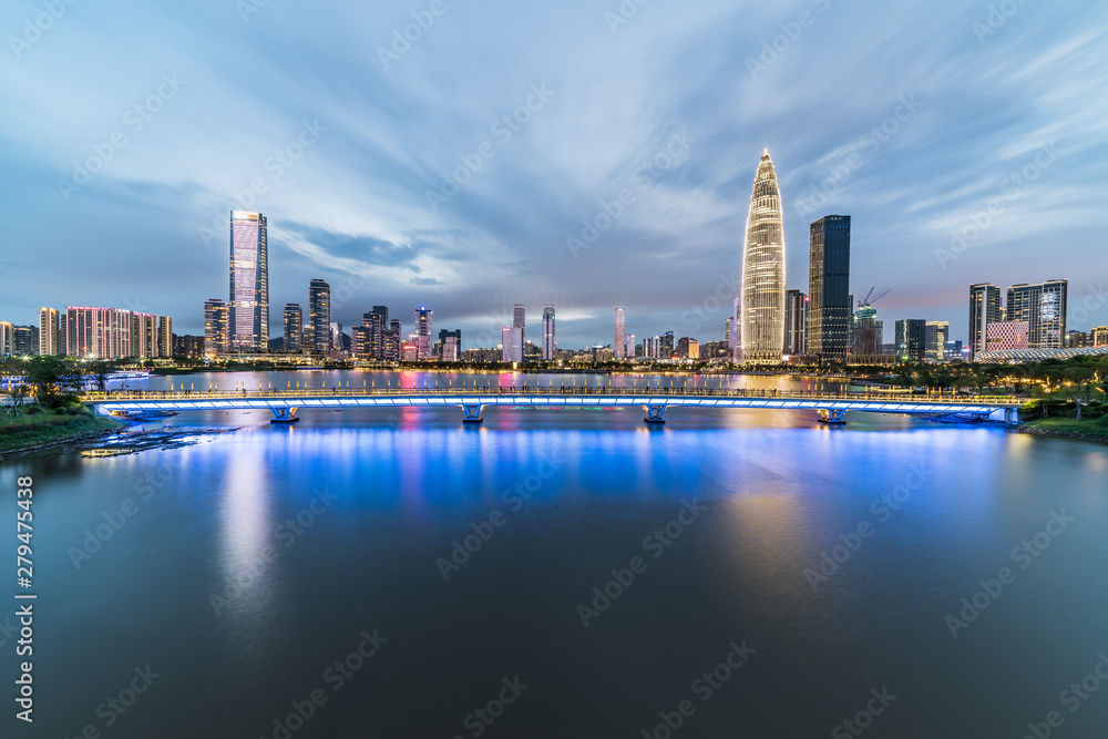 Naklejka premium 中国广东省深圳市人才公园夜景