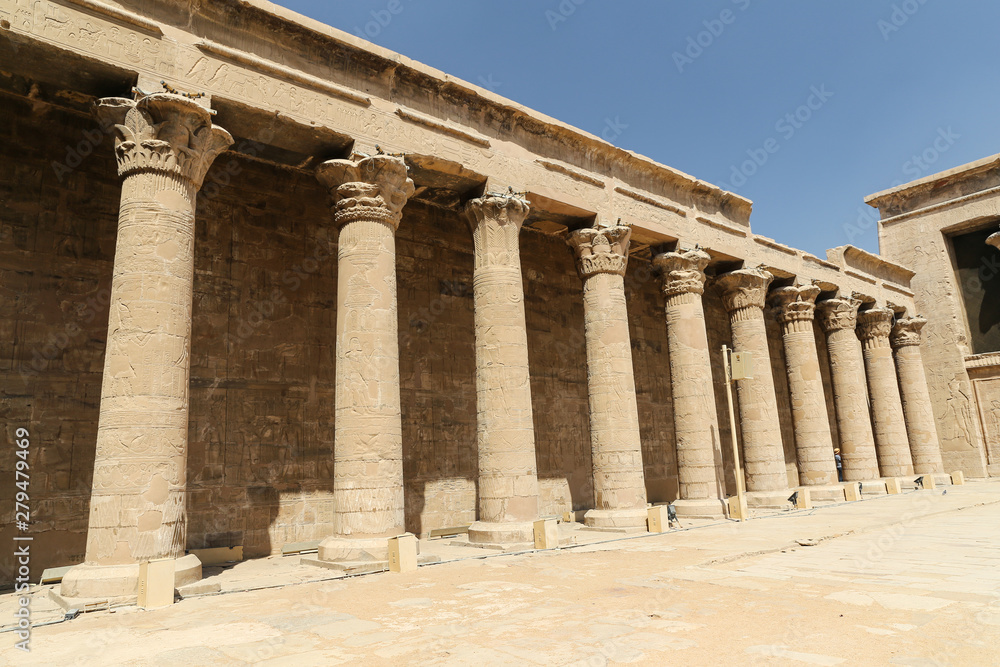 Obraz premium Front of Edfu Temple in Edfu, Egypt