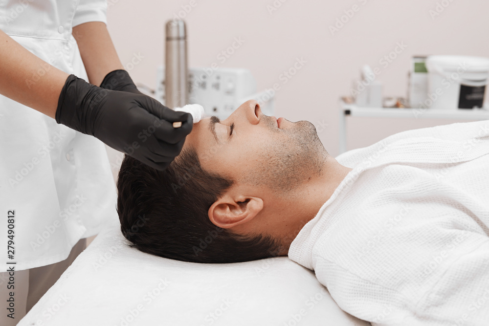 Obraz premium Liquid nitrogen therapy.