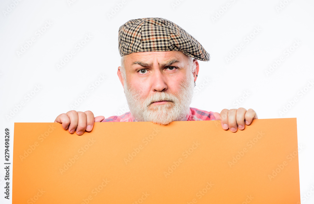 Senior bearded man place announcement on banner. Advertisement shop. job search. Need help. serious mature man in retro hat. Advertisement. Copy space placate information. Advertising your brand Senior bearded man place announcement on banner. Advertisement shop. job search. Need help. serious mature man in retro hat. Advertisement. Copy space placate information. Advertising your brand