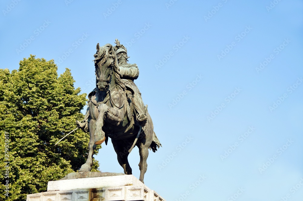 Vittorio Emanuele II monument in Verona, Italy Sculpture on the public Piazza Bra of Vittorio Emanuele II, the first king of Italy (inaugurated on 9 January 1883)