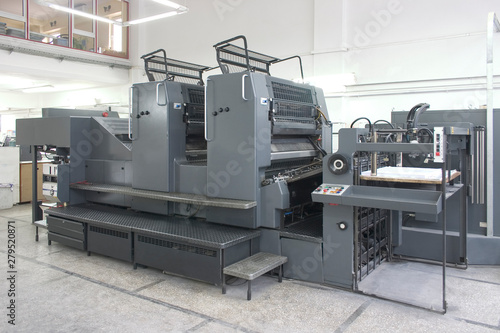 Offset printing machines. Two, four and five units. Machines that can print five colors at the same time.