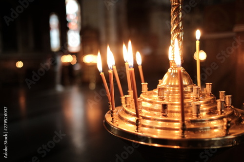 Tableau sur toile Holy fire in orthodox church.