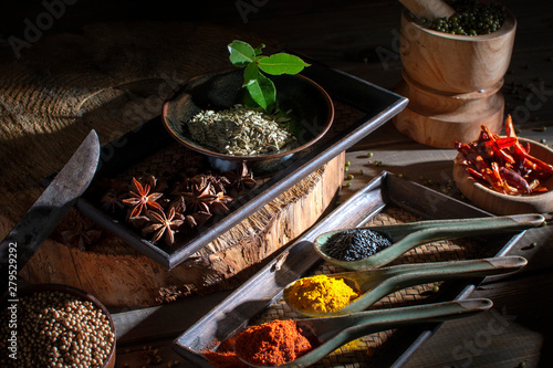 Fototapeta Naklejka Na Ścianę i Meble -  gewürze spices ground and whole