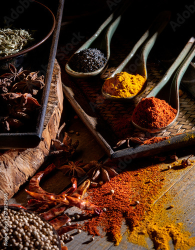 gewürze spices ground and whole