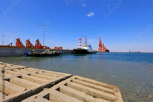 Papier peint Concrete breakwater in a freight terminal